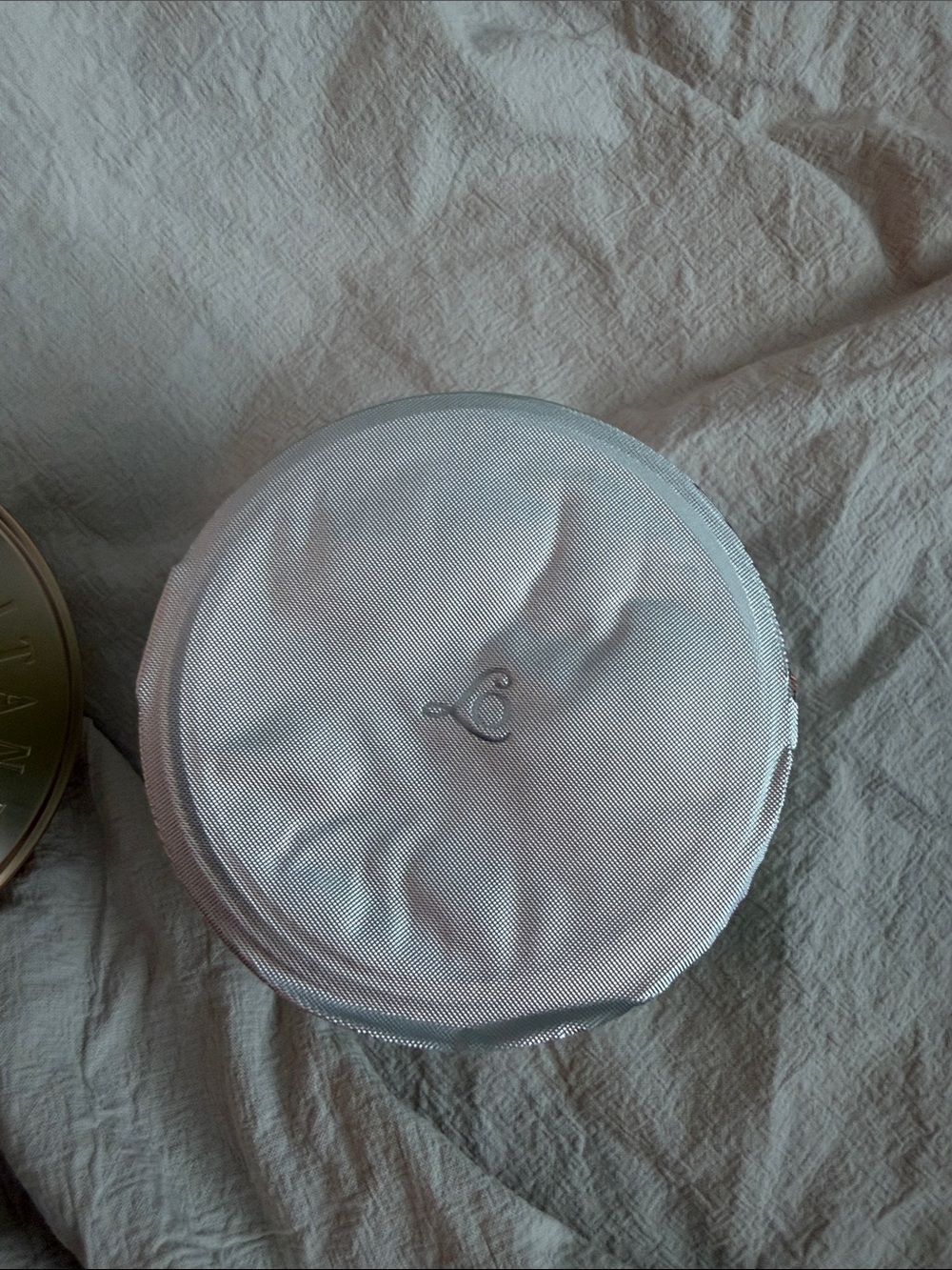 L'OCCITANE Amande Sublime Smoothing Milk Concentrate - Pale Green & Gold - Picture 3 of 3